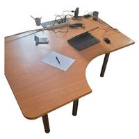 Scrivanie molto belle con piano in legno  GRATIS