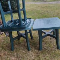 Tre tavoli da giardino 