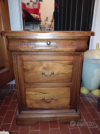 2 comodini in legno massello a 3 cassetti