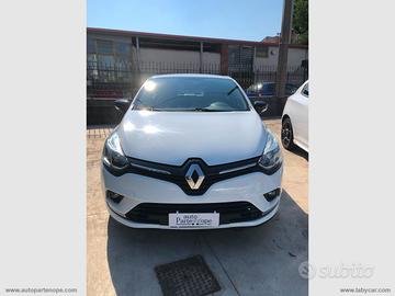 RENAULT Clio dCi 8V 75CV 5p. Moschino Intens