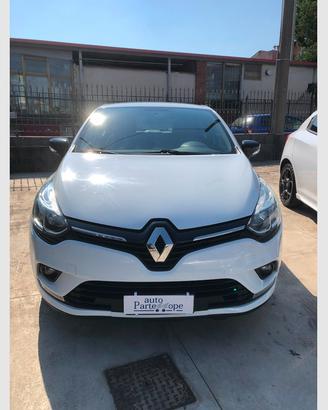 RENAULT Clio dCi 8V 75CV 5p. Moschino Intens
