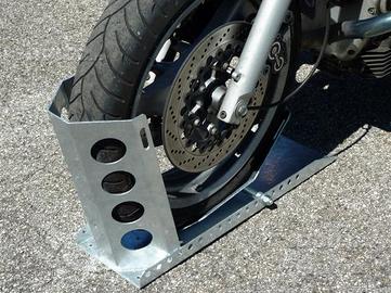 Staffa per moto