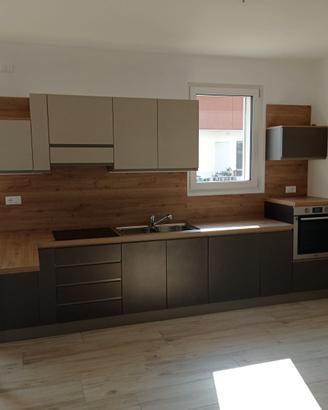 Cucina NUOVA con elettrodomestici