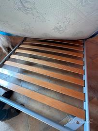 Tre letti una piazza e mezzo con doghe in legno