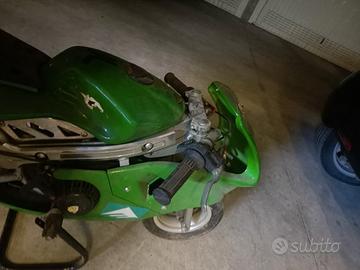 motociclo con motore a scoppio per svago