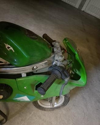 motociclo con motore a scoppio per svago