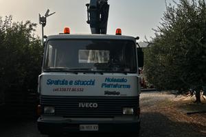 Motrice iveco con piattaforma aerea isoli