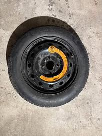 Due ruote complete R14 con cerchi in ferro + kit c
