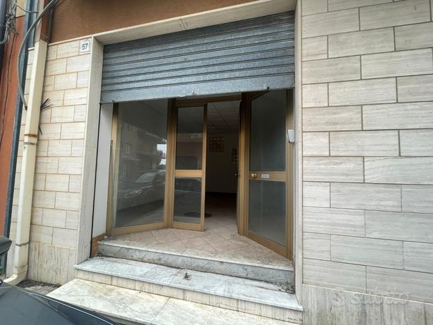 Acireale, via U.Foscolo, bottega mq. 53, cat. 53