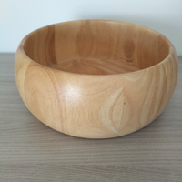 Ciotola grande in legno chiaro