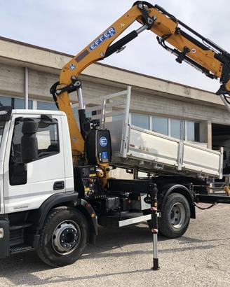 Iveco Eurocargo 150 K con gru e ribaltabile