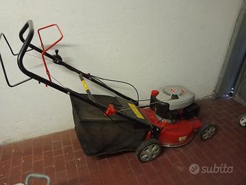 tagliaerba a scoppio con raccoglitore 