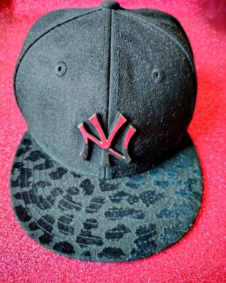 Cappello donna marca New Era. 