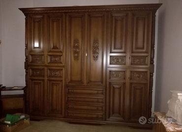Armadio in legno massello