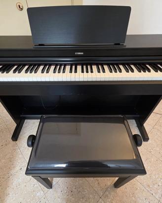 Pianoforte digitale Yamaha Arius + panca + cuffie