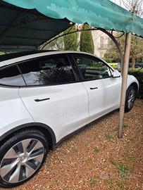 Tesla Model Y RWD bianca