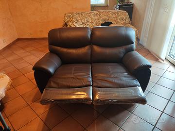 divani in pelle  3 e 2 posti