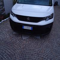 Peugeot partner 1.5 diesel 3 posti full optional