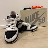Nike SB Dunk Low TIGHTBOOTH