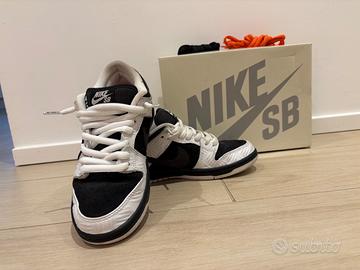 Nike SB Dunk Low TIGHTBOOTH