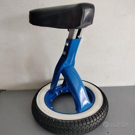 Sgabello in stile piaggio