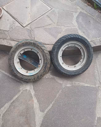 cerchi e gomme  ape 50