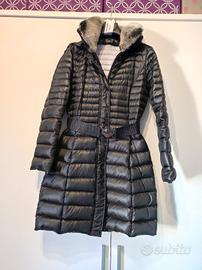 Cappottino imbottito con vera piuma, colore nero