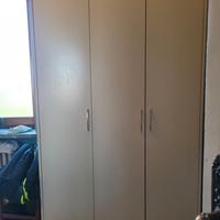 Armadio in legno laccato colore Champagne