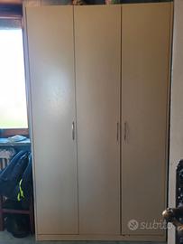 Armadio in legno laccato colore Champagne