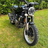 Husqvarna svartpilen
