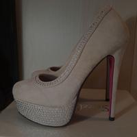 Tacchi a spillo nuovi