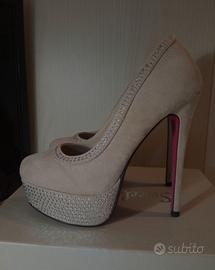 Tacchi a spillo nuovi