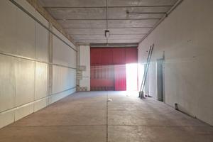 Ampio locale uso magazzino