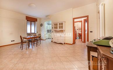 AMPIO TRILOCALE CON BOX AUTO E CANTINA