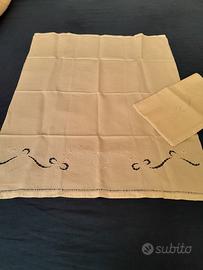 8 pezzi di teli  ricamate a mano