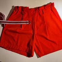 Pantaloncino rosso con cintura 