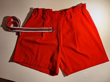 Pantaloncino rosso con cintura 