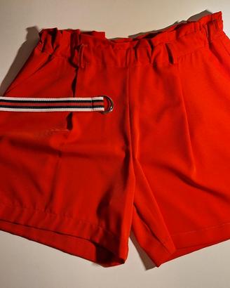 Pantaloncino rosso con cintura 