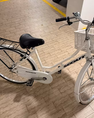 Bicicletta donna Scout bianca con cesto