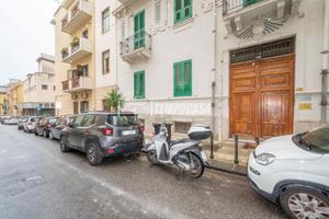 Appartamento in stabile d'epoca in pieno centro st