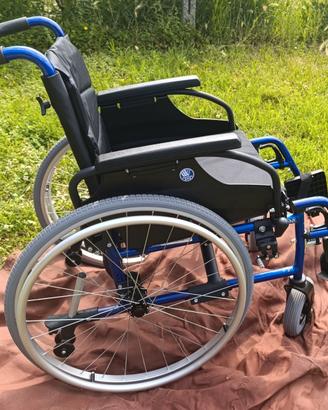 Carrozzina/ sedia a rotelle leggera Vermeiren D200