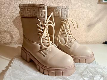 Scarponcini invernali (tipo anfibi)