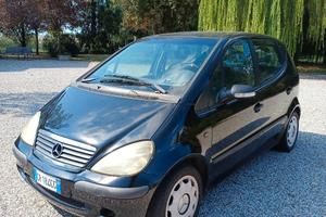 Mercedes classe A140 con gancio di traino 