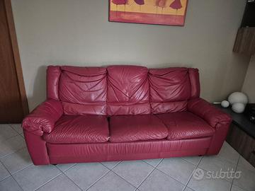 Divano letto in pelle rossa – comodo e ben tenuto