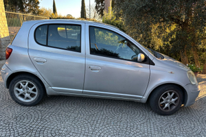 Toyota yaris anno 2005