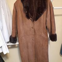 Cappoto montone con collo e polsini in visone