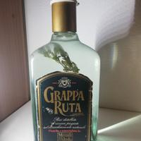 Vecchia bottiglia di Grappa Ruta