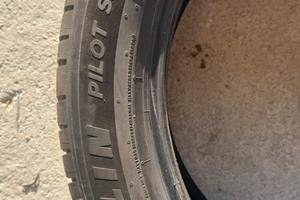 Gomme Michelin Pilot Sport EV 295/40 R21 111V EV