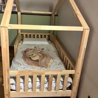 Letto montessoriano a “capanna”