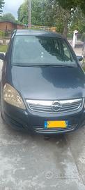 Automobile per trasporto di persone